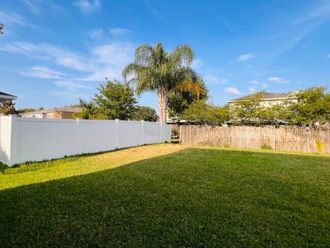 Building Photo - 2126 Portcastle Cir