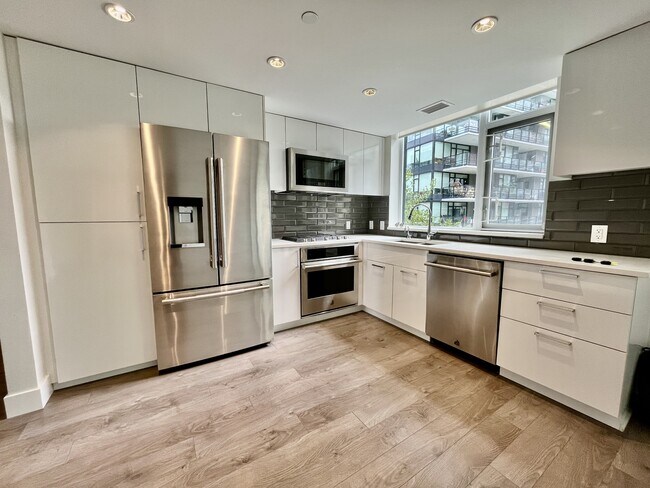 Building Photo - 3498 Marine Wy