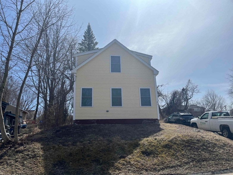 Primary Photo - 71 Lehner St