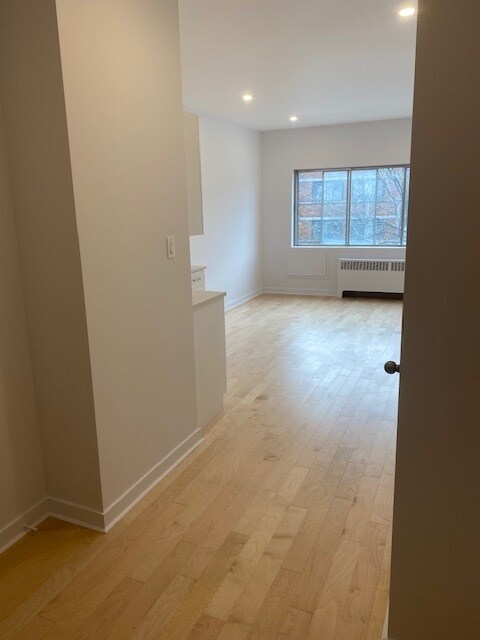 Photo du bâtiment - 5497A Victoria Ave