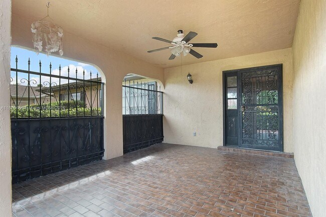 Building Photo - 525 SE Brookside Terrace