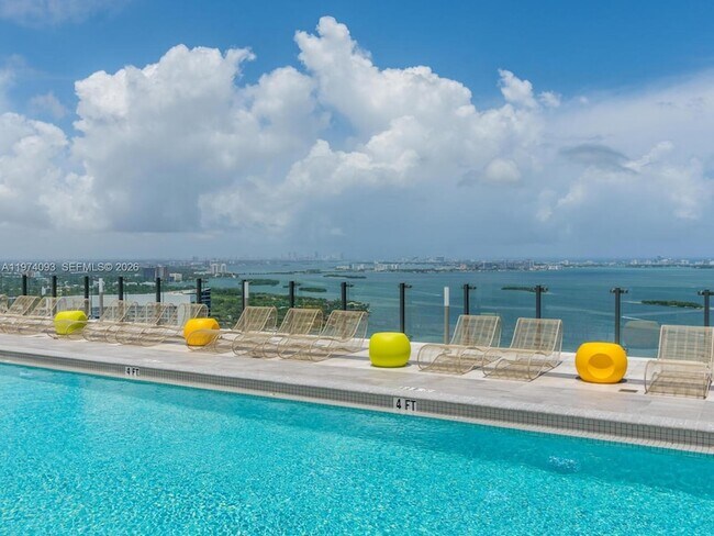 Foto del edificio - 501 NE 31st St