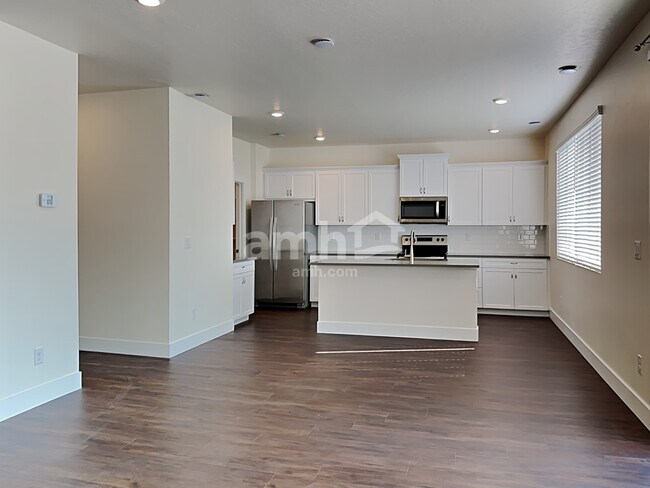 Building Photo - 1349 Marysville Ave