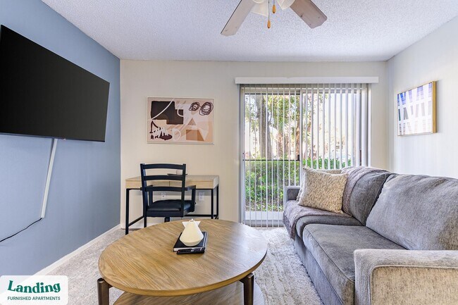 Foto del edificio - 1000 Palm Pl Dr NE