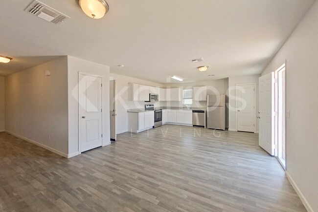 Building Photo - 3612 Koval Dr