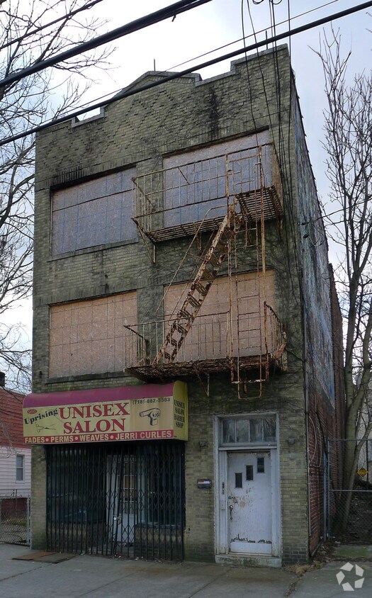 Foto del edificio - 956 E 233rd St