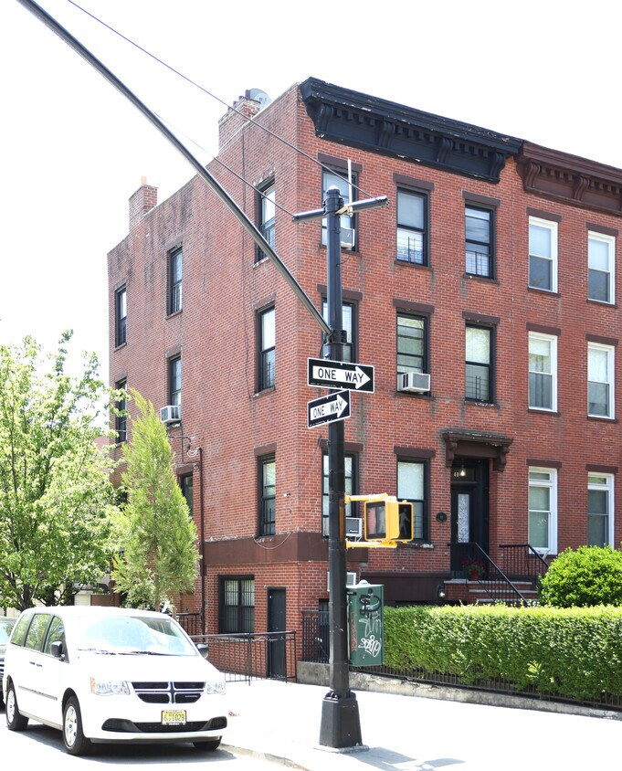 Primary Photo - 48 4th Pl