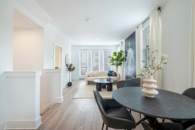 Interior Photo - Saylor at Southside Trail