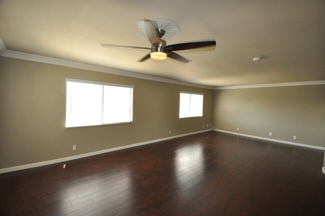 Foto del edificio - 2119 Elsinore St