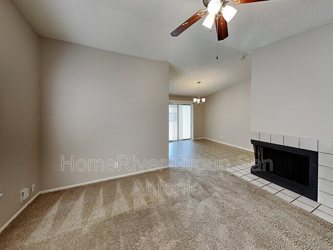 Foto del edificio - 9739 Hidden Brook
