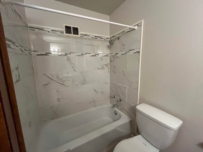 Building Photo - 8142 W Howard Ave