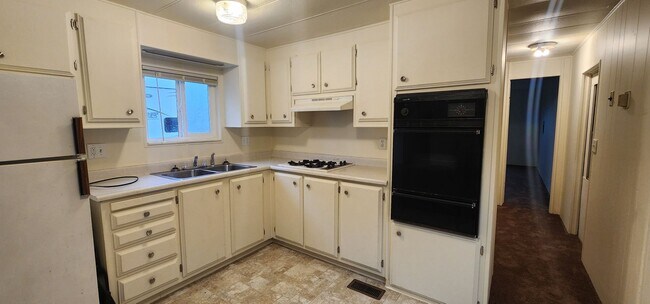 Building Photo - Single Family Home In McKinleyville!