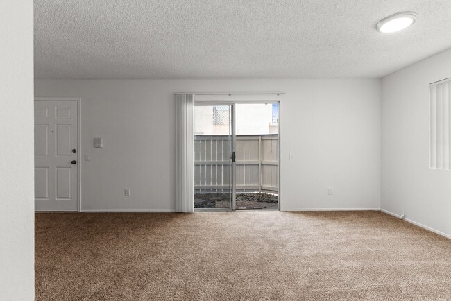 Building Photo - 1075 Loma Ave