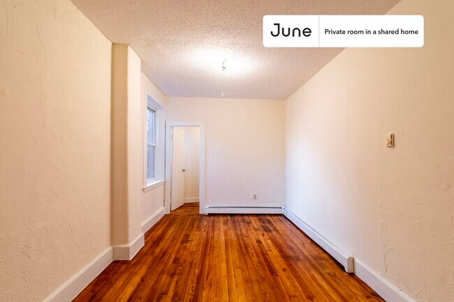 Foto del edificio - Room in Shared 3 bed/1 bath home