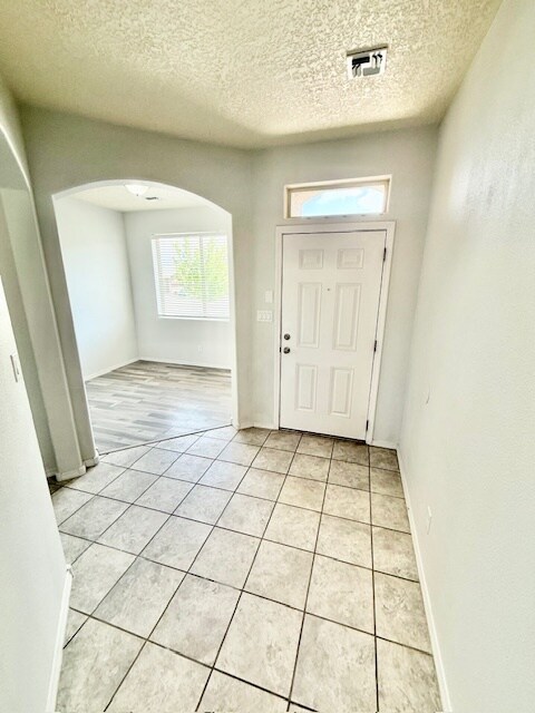 Foto del edificio - 920 Crown Ct NE