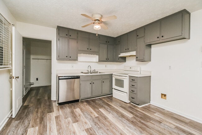 Building Photo - 361 Morris Dr SE