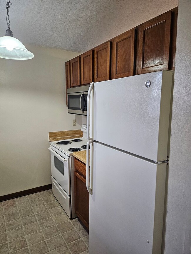 Foto del edificio - $1150 - 2/2 - Jefferson Square - Fresh Cle...