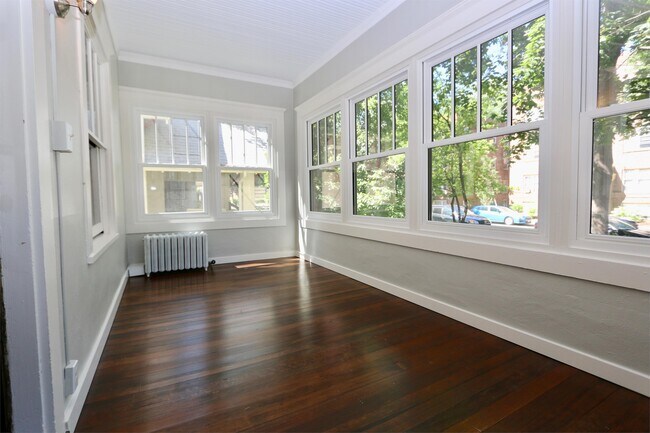 Foto del edificio - 2223 Harriet Ave