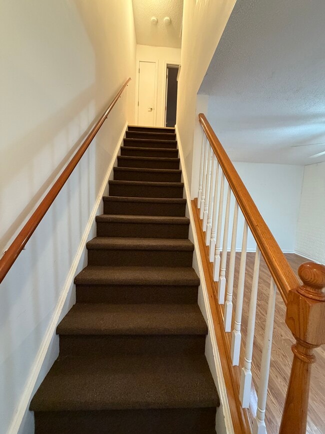 Foto del edificio - 3199 E Main St