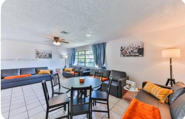 Foto del edificio - 2591 Riverland Dr