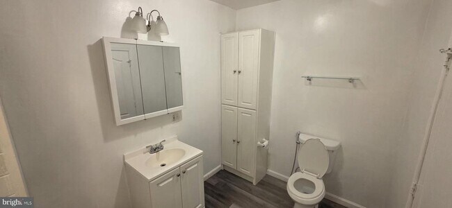 Building Photo - 107 River Rd Dr