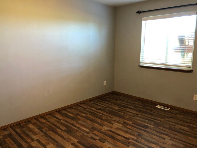 Foto del edificio - 1916 NW Canyon View Dr