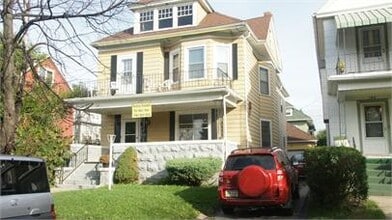 Building Photo - 132 Blaine Ave