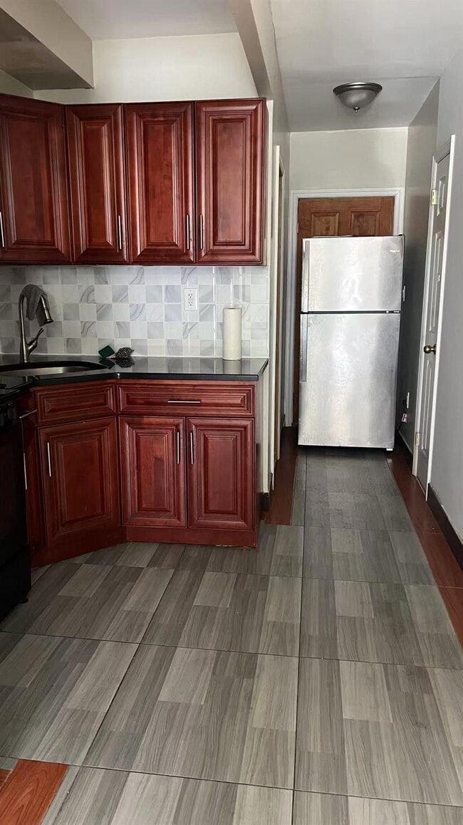 Foto del edificio - 132-27 57th Ave