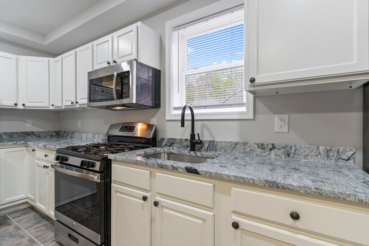 Primary Photo - Affordable Luxury Apartment Near DC