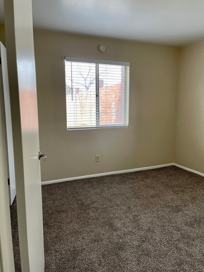 Spruce 1st Bedroom - Thornhill Apartments