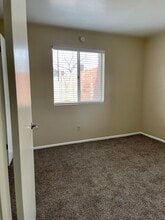 Spruce 1st Bedroom - Thornhill Apartments