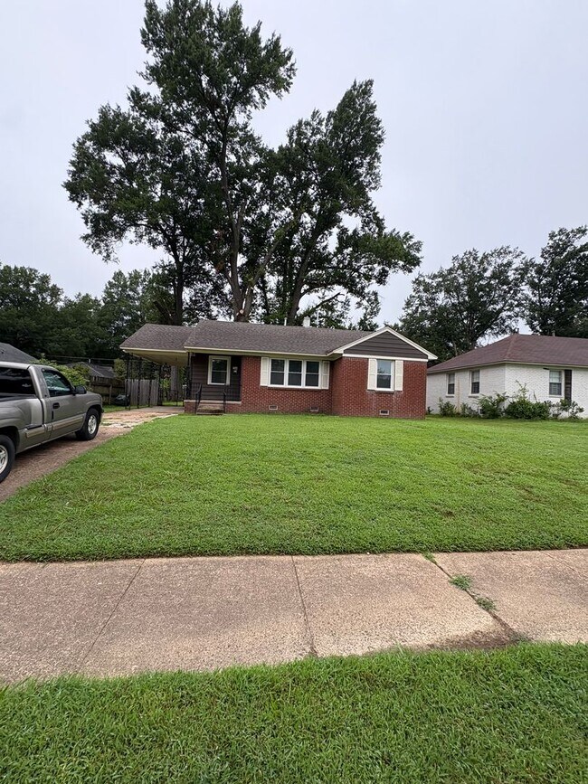 Building Photo - 1801 Myrna Ln