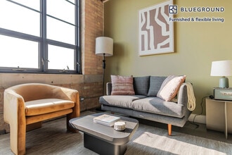 Building Photo - 2061 N Southport Ave