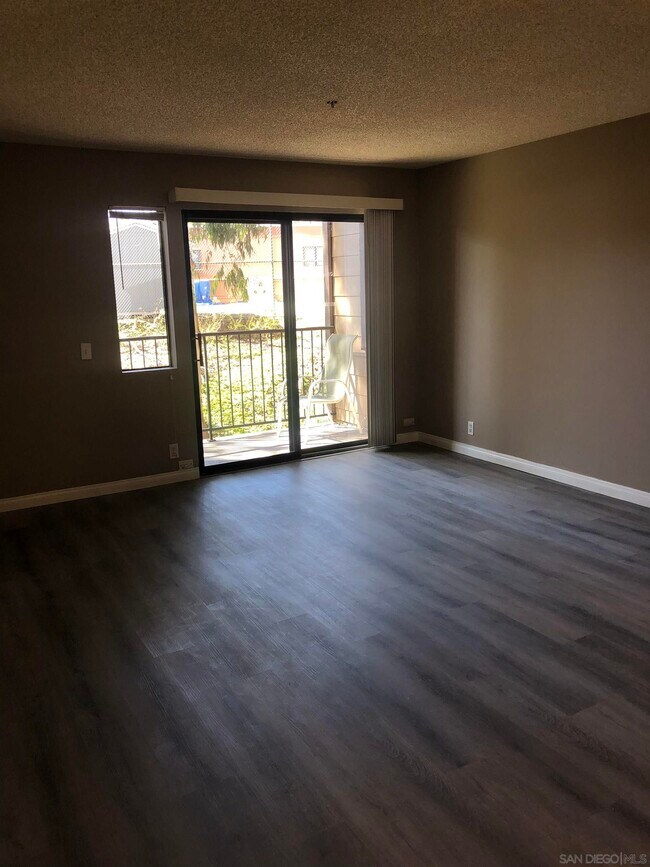 Foto del edificio - 5995 Dandridge Ln