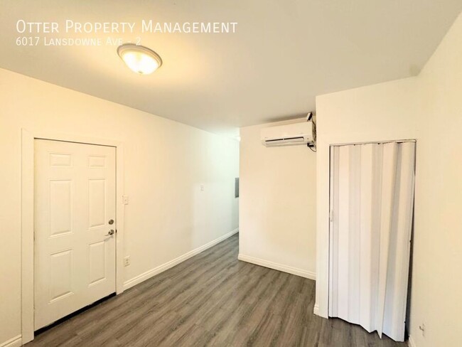 Foto del edificio - Gorgeous Overbrook Park 2BR/1BA Apt