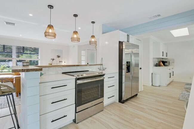 Foto del edificio - 9 W Riverside Dr