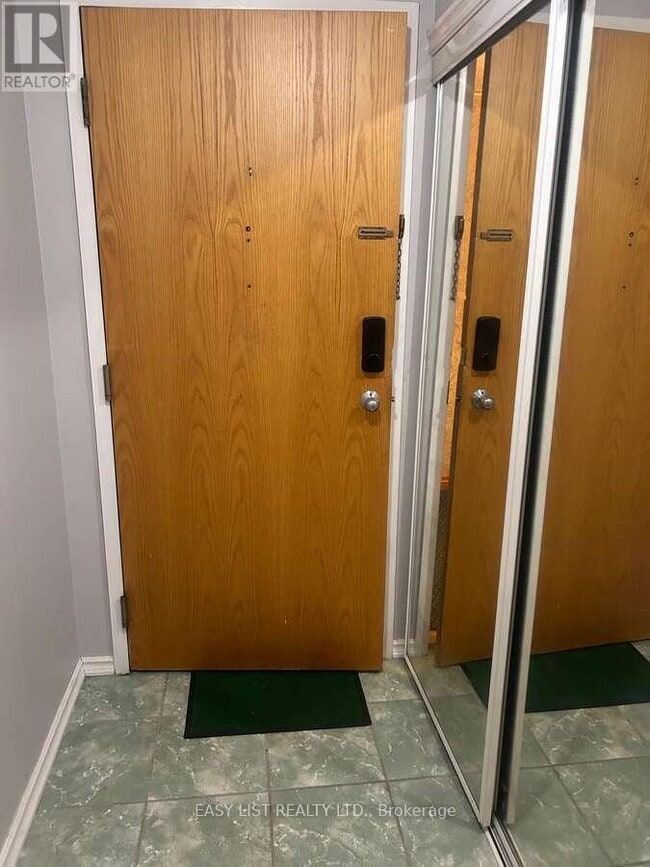 Building Photo - 61 Markbrook Ln