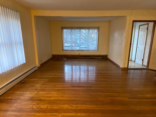 Building Photo - 323 Buel Ave