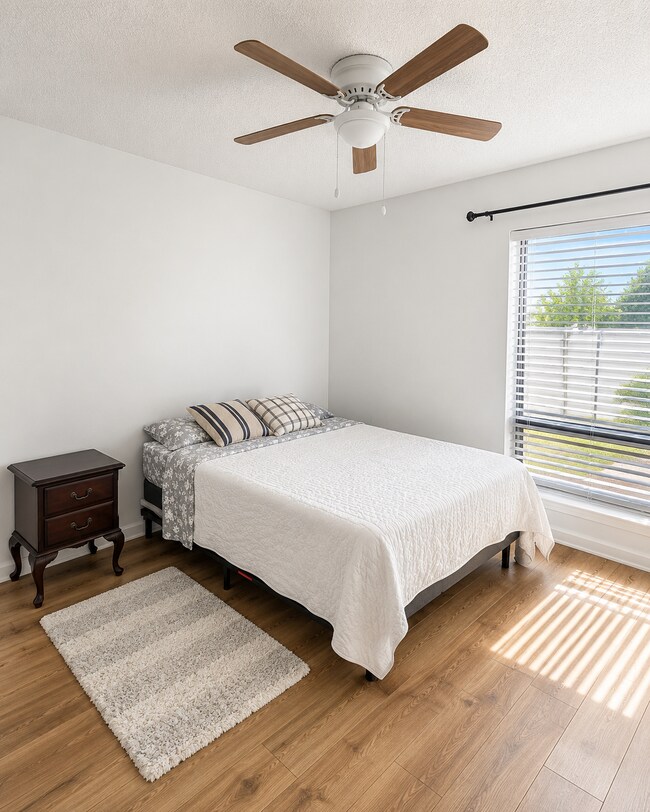 Building Photo - 12726 Spinnaker Ln