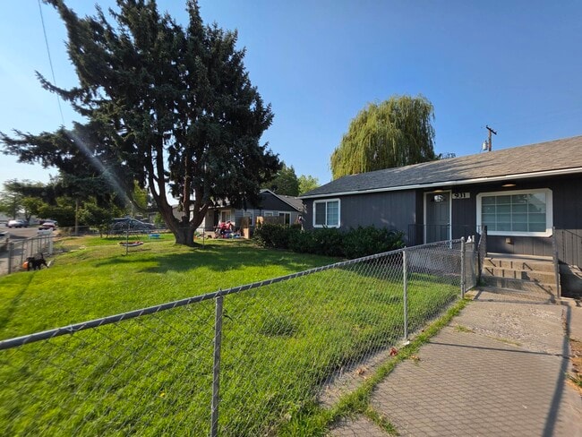 Building Photo - 931 Sanford Ave