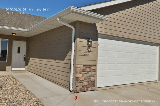 Primary Photo - 2233 S Ellis Rd
