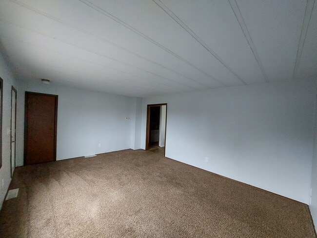 Building Photo - Neligh Triplex