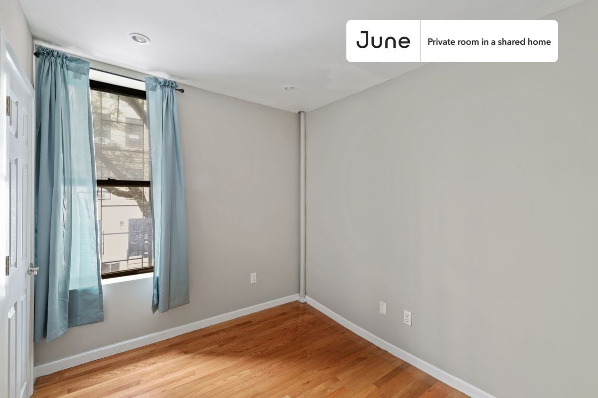 Private bedroom in 3 bed/1 bath Home - Private bedroom in 3 bed/1 bath Home