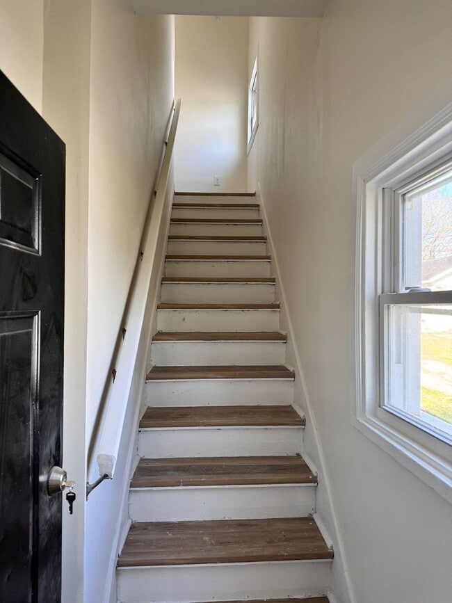 Building Photo - 117 Linden Ave