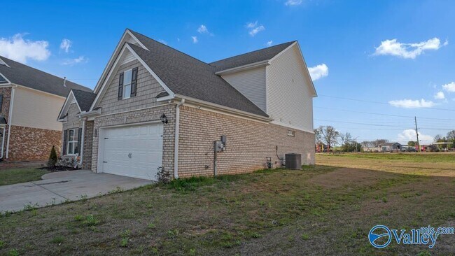 Building Photo - 110 Mill View Dr