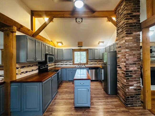 Foto del edificio - 7560 Liberty Rd