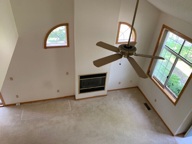Foto del edificio - *2Bed*1.5Bath with loft in West Bloomingto...