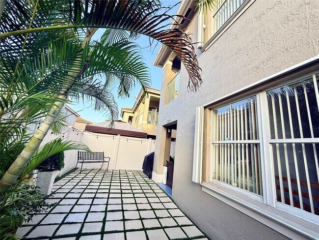 Building Photo - 12659 SW 54th Ct