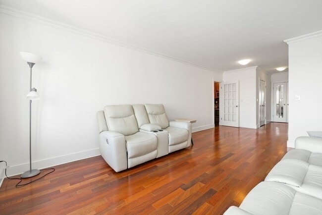 Building Photo - 65 E India Row