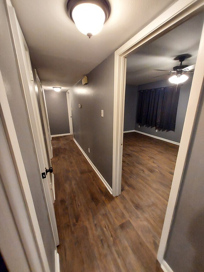 Building Photo - 605 S Fair St